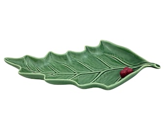 Steengoed kerstserveerschaal met hulstbladmotief 36 cm. Handgemaakt in Europa. Kerst servies.