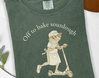 Camiseta divertida para hornear pan de masa madre con diseño de rana y patinete.