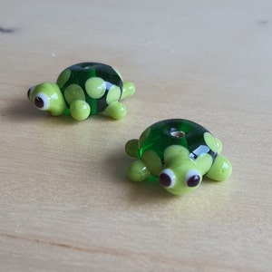 Glass Turtle Bead, Turtle Jewelry, Glass Tortoise, Lampwork Turtle, 2 pcs