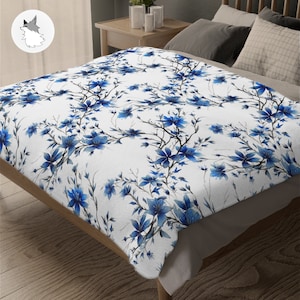 Cozy Flower Blanket, Blue floral pattern blankie, soft blanket for winter, plush blanket with Bluestar pattern, gift for her, gift for him