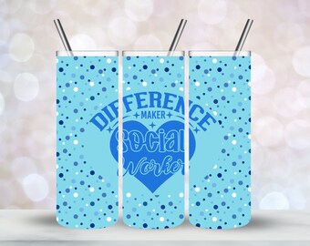 Puede incluir: Un vaso azul y blanco con un corazón azul y el texto "Difference Maker Social Worker" en él.
