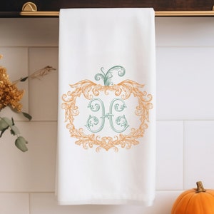 Gepersonaliseerde pompoentheedoek | Keukenhanddoek met monogram | Herfst keukendecoratie | Gastvrouwcadeau | Meelzakhanddoek | Pompoen keukendecoratie