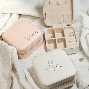 Custom Name Jewelry Box Bridesmaid Gift Personalized Bridesmaid Organizer Mini Case Bridal Party Jewelry Box Her Gift for Her Christmas Gift