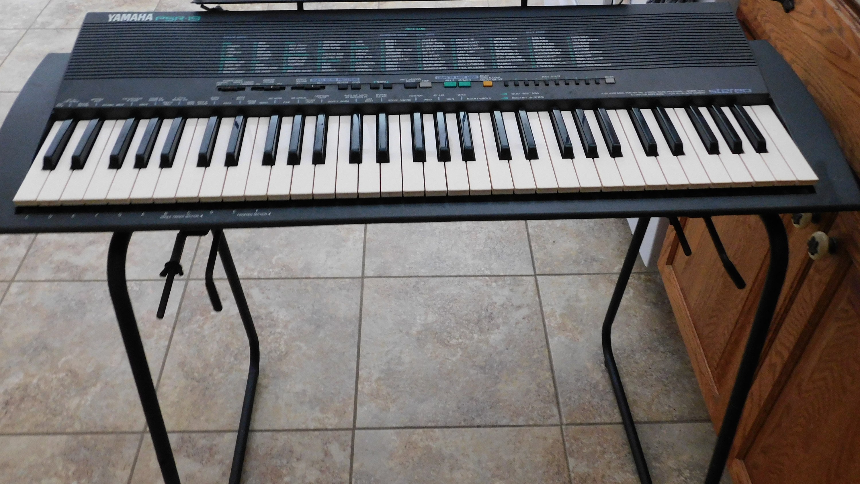 Yamaha psr top 19 keyboard