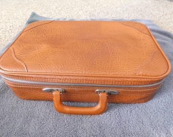 26-808 Vintage Retro 16" Faux Leather Suitcase Luggage Going To Gramma's Locks