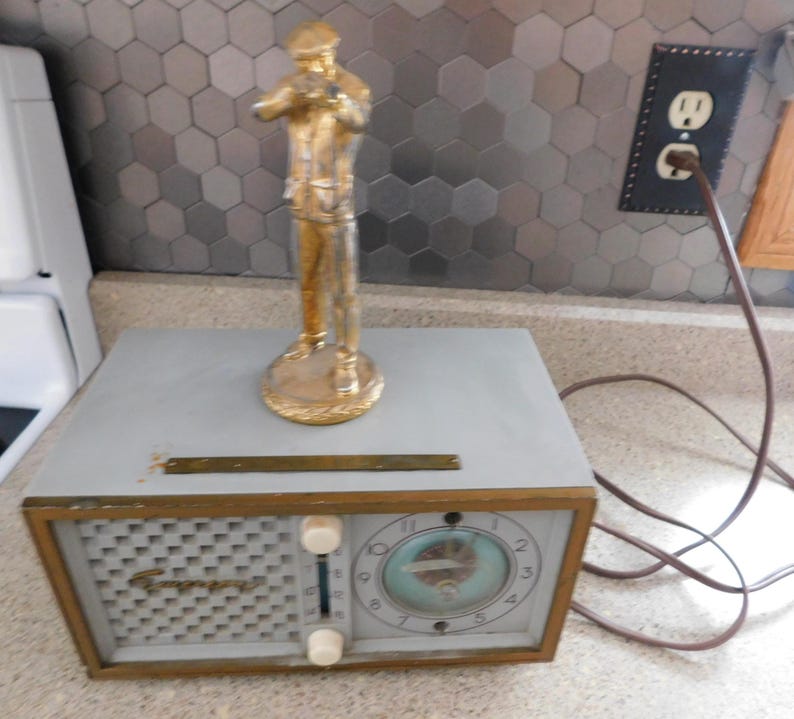 26-461 Radio y reloj de válvulas Emerson modelo 710 Serie B, modelo antiguo, en funcionamiento y probado. imagen 2