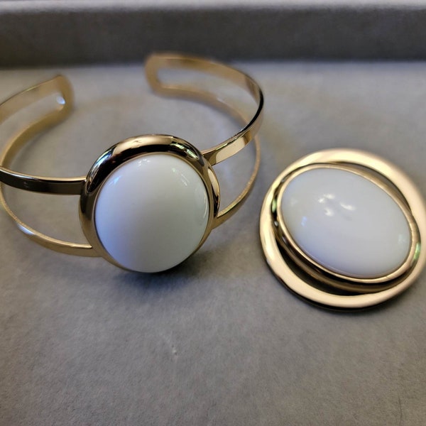 Vintage Avon Accent in White 1972 Brooch and Bracelet Set White Oval Gold Tone Cuff Mod Minimalist