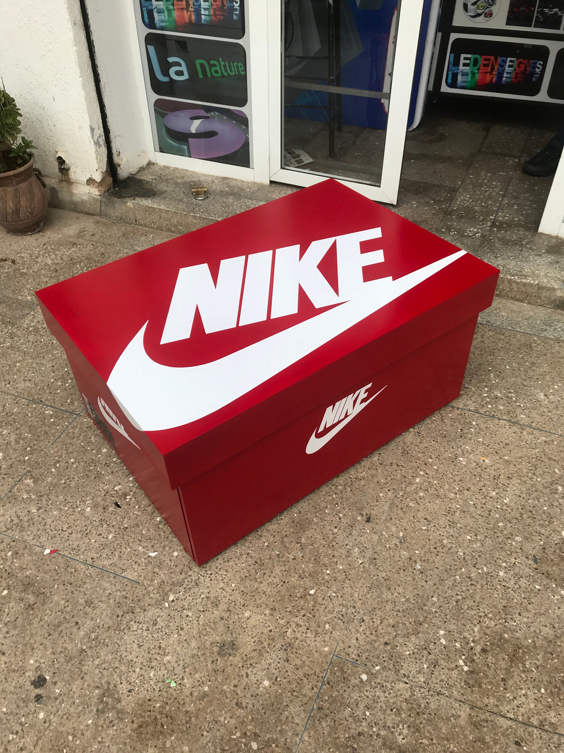 https://www.etsy.com/uk/market/giant_sneaker_box