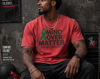 Camiseta Comfort Colors Strong Minds Silhouette para hombre con estampado de bienestar y motivación. Ropa de uso diario para el cuidado personal.