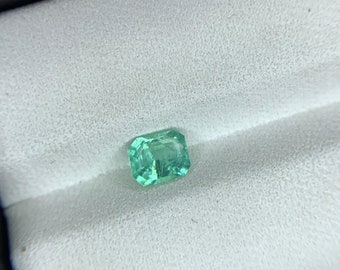 Pietra preziosa verde smeraldo naturale da 0,48 carati, pietra preziosa smeraldo naturale, pietra preziosa verde, pietra preziosa curativa smeraldo, smeraldo portafortuna.
