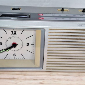 Vtg GE Quartz Analog Clock Radio am/fm Model 7-4557A General Electric Works USA