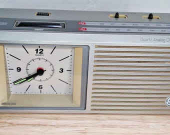 Reloj analógico de cuarzo GE antiguo, radio AM/FM, modelo 7-4557A, General Electric Works USA