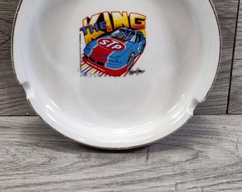 Vintage Nascar Richard Petty Der König Aschenbecher # 43 STP Racing Keramik Tobacciana