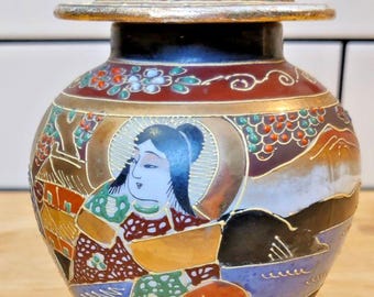 Small VTG Japanese Geisha Porcelain Gilded Satsuma Vase/Lid-Hand Painted Japan