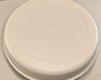 Vintage-Tupperware Serving Center Tray Almond Veggie 1665-3 With Lid 1666-1 USA