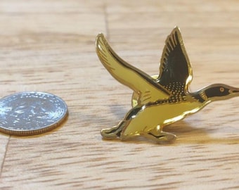 Vintage Flying Duck Pin Green Enamel Gold Tone Mallard Bird Lapel Brooch