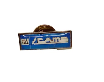 General Motors GM CAMS Autoteile Werbung Emaille Anstecknadel Blau Weiß Buchstabe