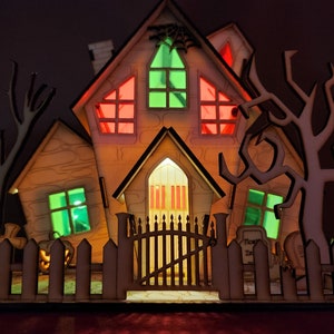 Prelit Battery Lasercut Haunted/Halloween House