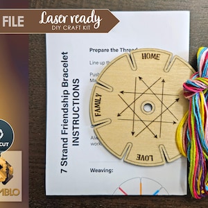 以下が含まれることがあります： 7 本の糸で作る友情ブレスレットの作り方の説明書付き、レーザーカットされた木製ブレスレット織り機。織り機には「HOME」、「FAMILY」、「LOVE」の文字が刻まれています。カラフルな刺繍糸の束が付属しています。