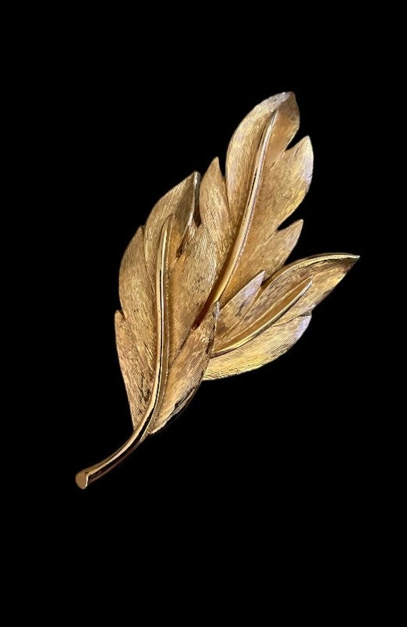 Vintage Costume Jewelry Pastelli Leaf Brooch Verme