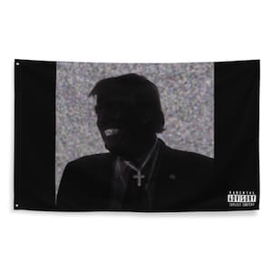 Tapiz con la bandera de Trump y Ken Carson, divertido meme para colgar en la pared en dormitorios universitarios, merchandising del rapero Opium, decoración para la cueva del hombre, regalo irónico para la generación Z.