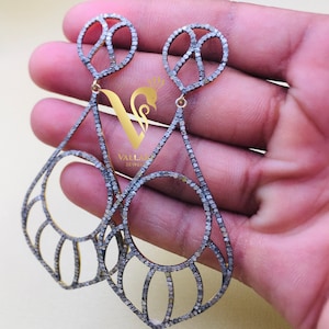 Pendientes colgantes largos con diseño de flor de loto y diamantes pavé minimalistas en plata de ley 925 con rodio negro, joyería hecha a mano para aniversario de bodas