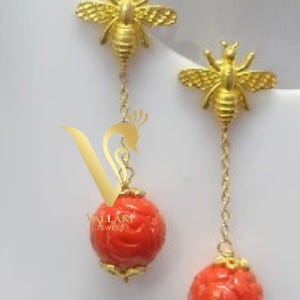 Boucles d'oreilles pendantes dragon enchanteur faites main avec agate orange vif fabriquées en or 18 carats luxueux et argent sterling
