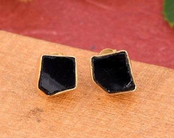 Ruwe zwarte obsidiaan oorknopjes - 14 kt vergulde stekers - minimale obsidiaan stekers oorbel - stekers voor dagelijks gebruik - beste cadeau voor dochter
