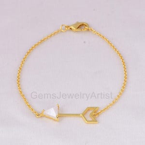 Gold Plated Arrow Bracelet With Rainbow Moonstone – Minimalist Jewelry, Friendship Gift for Her, Adjustable Chain Bracelet, Boho Arrow Charm