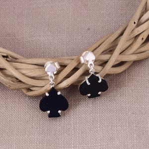 Hangoorbellen aas - zwarte onyx edelsteenstekers - unieke speelkaartsieraden - minimalistische drop oorbellen - cadeau voor vrienden