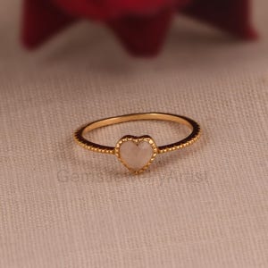 Anillo de cuarzo rosa natural con baño de oro - Anillo minimalista - Joyería sencilla para parejas - Anillo de regalo - Anillo de amor único