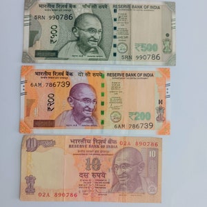786 Numero di valuta Collezione Numero sacro Banconote molto rare in condizioni eccellenti - Include banconote da 500, 200 e 10 rupie per collezionisti