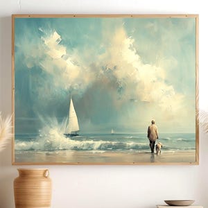 Peut inclure: Une impression d'art encadrée représentant une scène de plage paisible. Une personne promène un chien sur le rivage, avec un voilier sur l'eau. Le ciel est un mélange de bleus et de blancs, avec un style pictural doux.