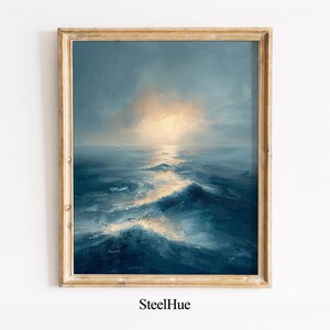 Arte de parede moderna impressionista com tema oceânico em tons de azul marinho e verde-água, impressão de paisagem marítima com pôr do sol melancólico, reflexo difuso do sol na água, download digital.