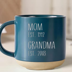 Personalized Grandma Mug Engraved Pottery Mug, New Grandma Mug Est 2025 Gift, Future Gigi Pregnancy Announcement, First Time Nana Mimi Cup