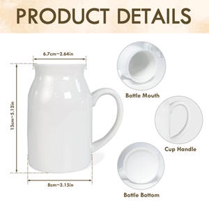 Peut inclure: Une tasse en c&eacute;ramique blanche avec une anse incurv&eacute;e, mesurant 13 cm de haut et 8 cm de large. L'ouverture de la tasse mesure 6,7 cm de large. L'image comprend des d&eacute;tails sur l'ouverture, la anse et le fond. Le texte "PRODUCT DETAILS" est en haut.