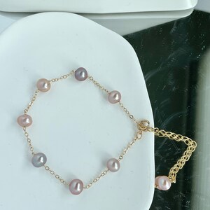 Purple Pearl Bracelet Handmade Chain Bracelet Dainty Freshwater Pearl Bracelet Bridesmaid Gift For Wedding Minimalist Beaded Bracelet Bride