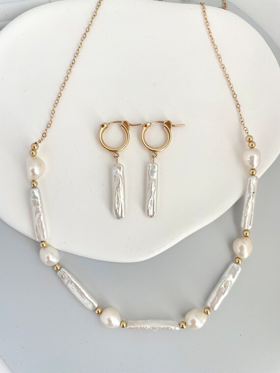 Set collana, bracciale e orecchini di perle coltivate d'acqua dolce
