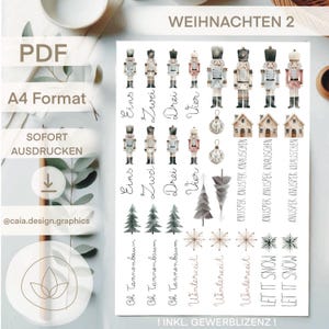 Può includere: Un set di adesivi natalizi stampabili con illustrazioni di schiaccianoci, alberi di Natale, fiocchi di neve, case e il testo "Weihnatchten 2", "Eins", "Zwei", "Drei", "Vier", "Oh Tannenbaum", "Winterzeit" e "Let it Snow".