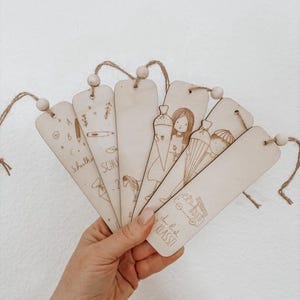 SVG | LASERDATEI | LESEZEICHEN digitale Datei Lasercut inkl gewerbelizenz Bücherwurm lesen geschenkidee Vector Schulkind Schule Einschulung