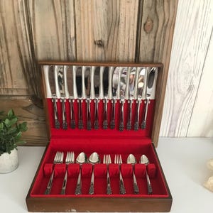 Oneida Rogers 1881 Japan 60 Pieces, Service for 12 Stainless Silverware with Wooden Case, Kitchen Decor, Antique Silver Spoon