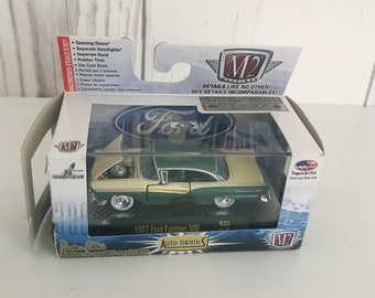 M2 Machines 1957 Ford Fairlane 500,Die Cast Car Auto-Thentics Collectible, Metal Ford Model, Vintage Metal Car, Retro Toy