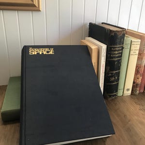 Beautiful Book, The Encyclopedia of Space, Hamlyn Edition, Excellent Book, Navy Blue Book, Space Discovery Book, 60's Encyclopedia,