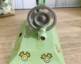ビンテージ KAYANEE Sew Master おもちゃのミシン、動作する金属製
