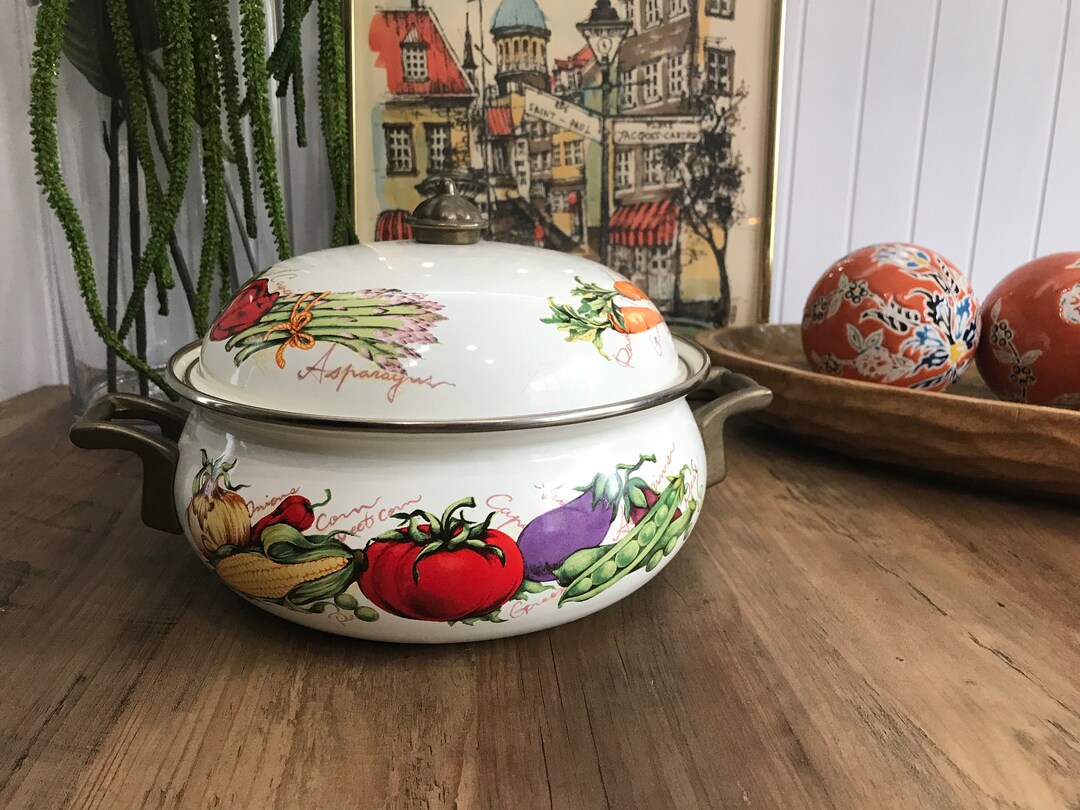 Vintage Enameled CookwareLincoware Pot with lid Regency Club Farmers