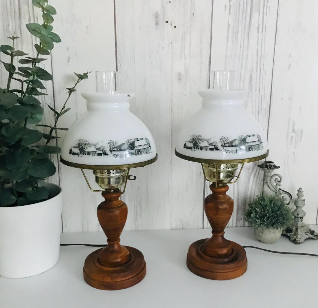 Currier And Ives Lampnull