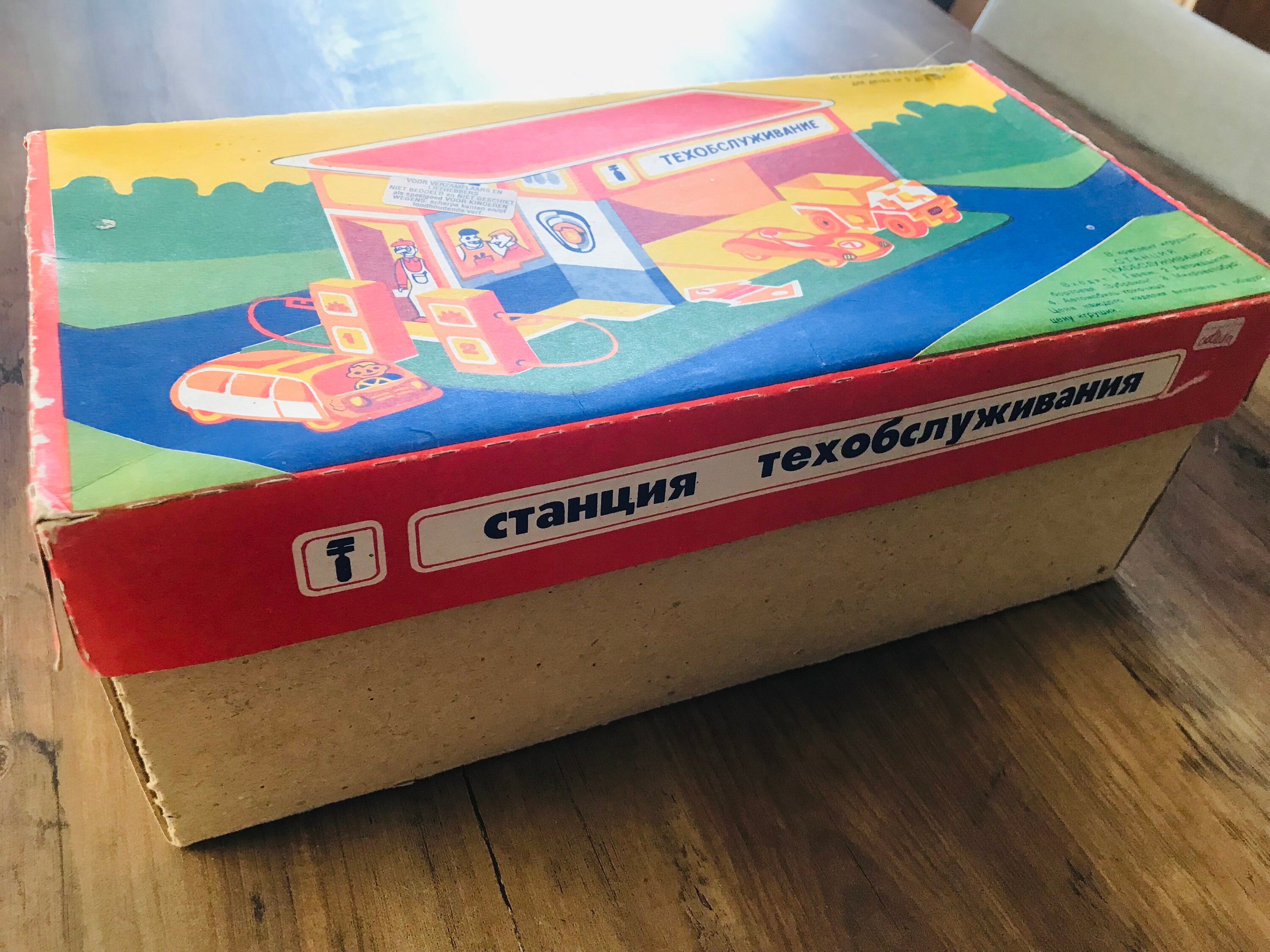 Tin Toy Auto Service and Gas Station With Car, Truck, Car Engine Race