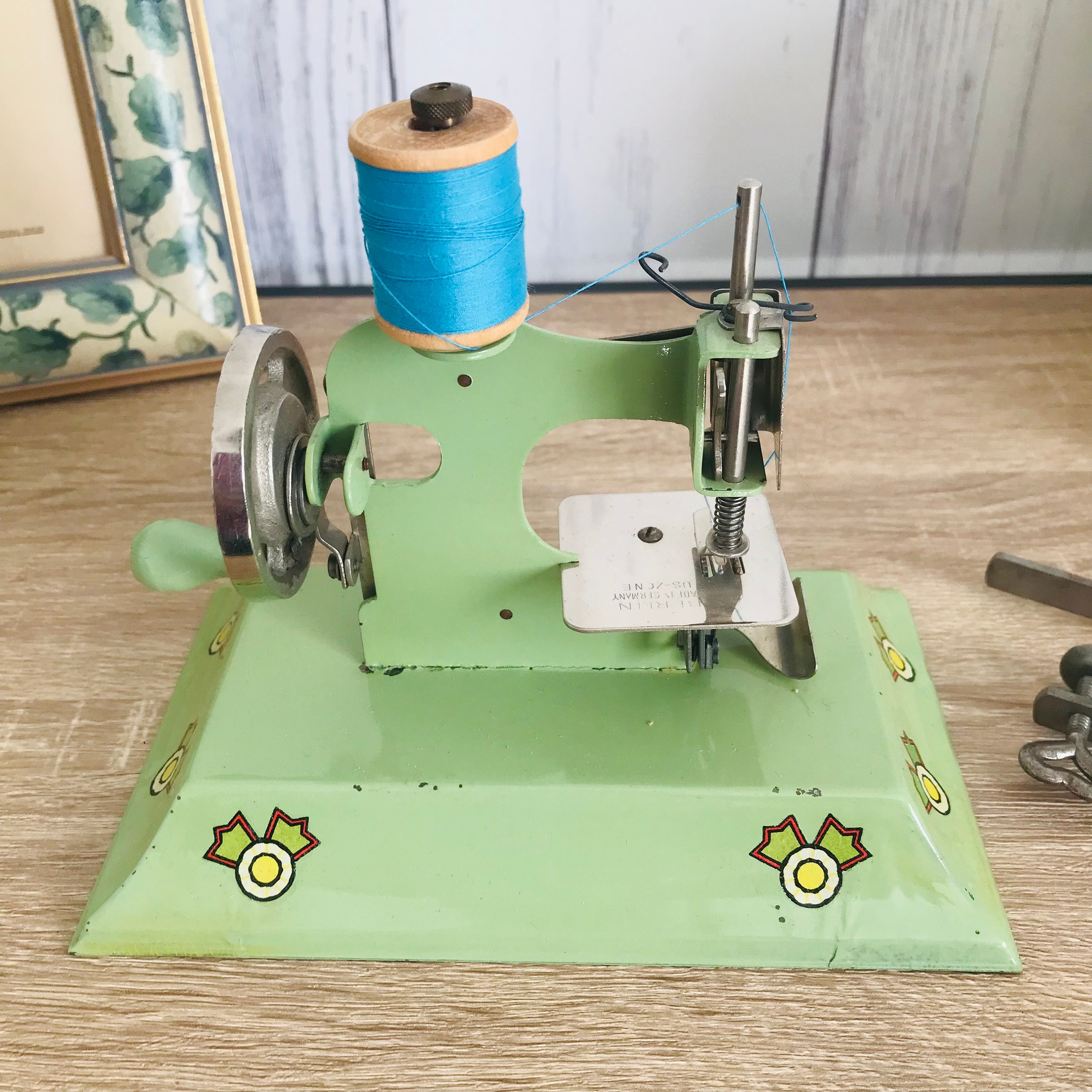 ビンテージ KAYANEE Sew Master おもちゃのミシン、動作する金属製