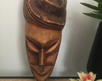 Rara maschera indonesiana vintage in legno, maschera tribale intagliata a mano, maschera di arte popolare batik, maschera da appendere alla parete, decorazione da giardino, decorazione da parete 10,5''