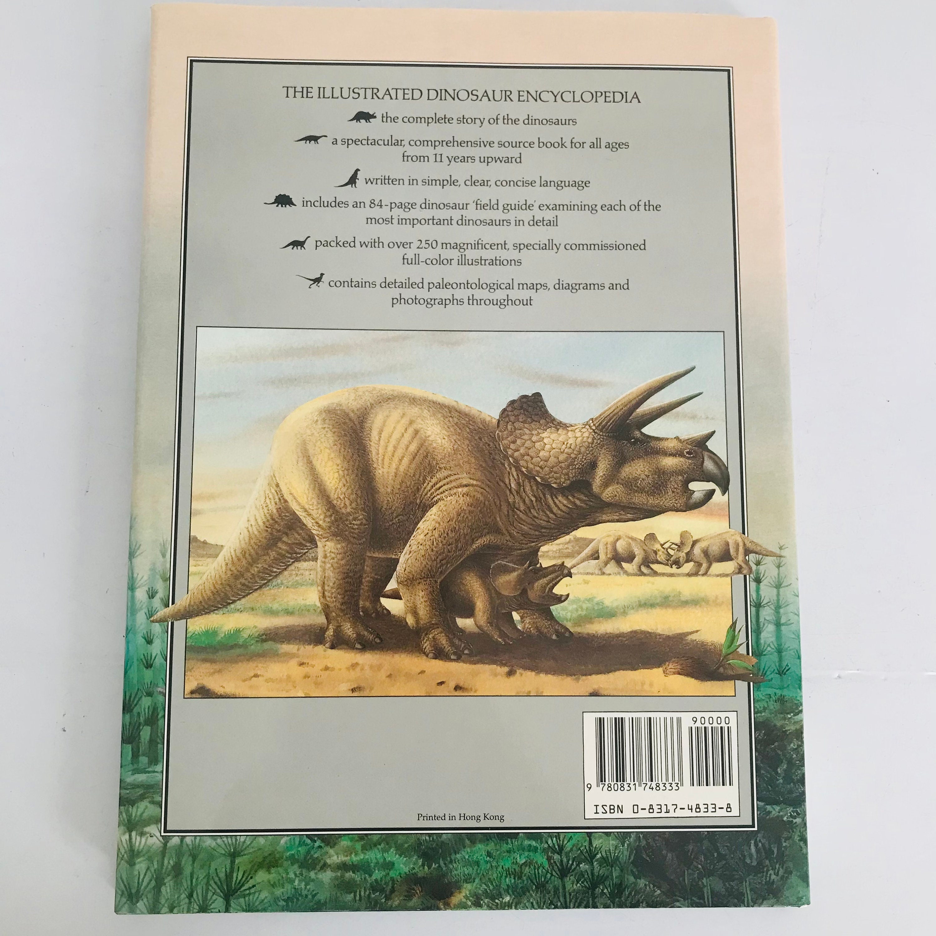 洋書 Illustrated Directory of Dinasaurs The Illustrated Encyclopedia of Dinosaurs: The Ultimate